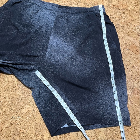 Lululemon Men’s Pace Breaker 9” Shorts In Ocean Spray Ice Grey Black Sz XL - Picture 14 of 16